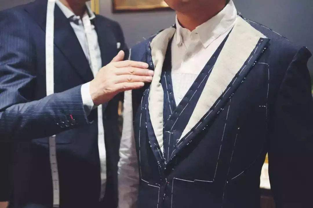 職業(yè)裝也能突顯風(fēng)格
